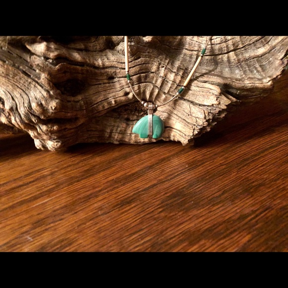Liquid Sterling necklace with Malacite Zuni fetish - Picture 2 of 3